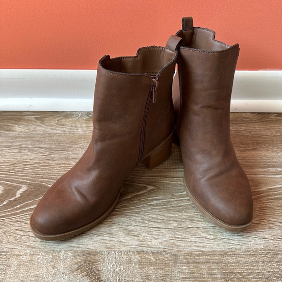 Women’s Brown Ankle Boots, Size 7 1/2 - Picture 8 of 13
